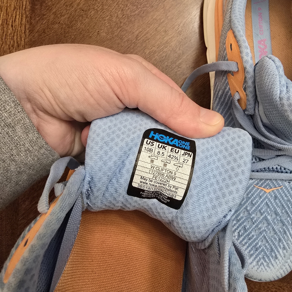 Hoka Women's Clifton 9 Sneaker, Airy Blue/Ice Water - Picture 4 of 6